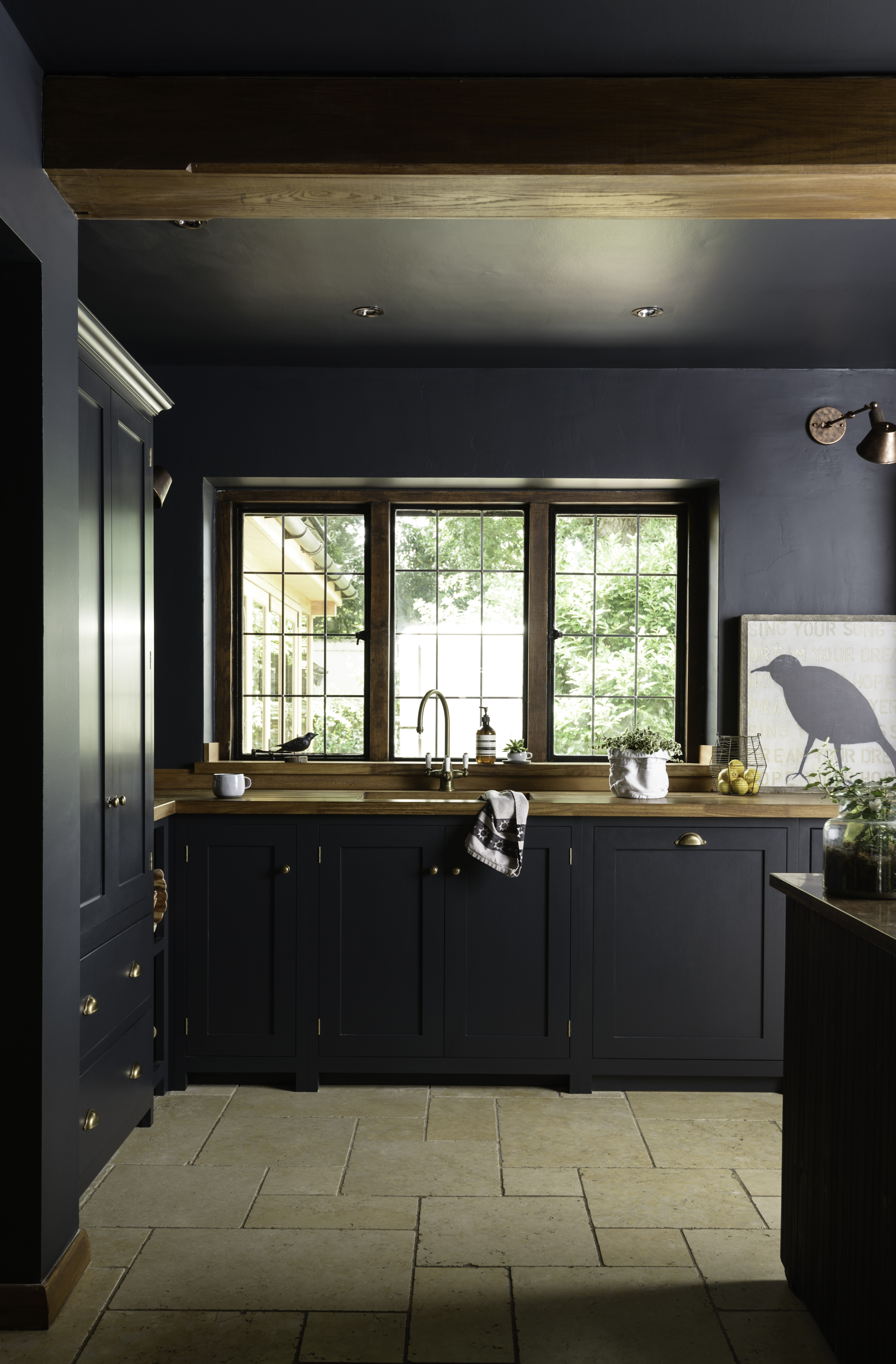 Dark shaker kitchen