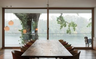 The 7.5m long dining table in Carlos Zwick's House on the Lake