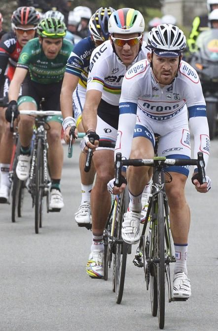 Simon Geschke (Argos - Shimano) and Philippe Gilbert (BMC)