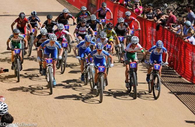 The elite women's start already had the Luna women swarming