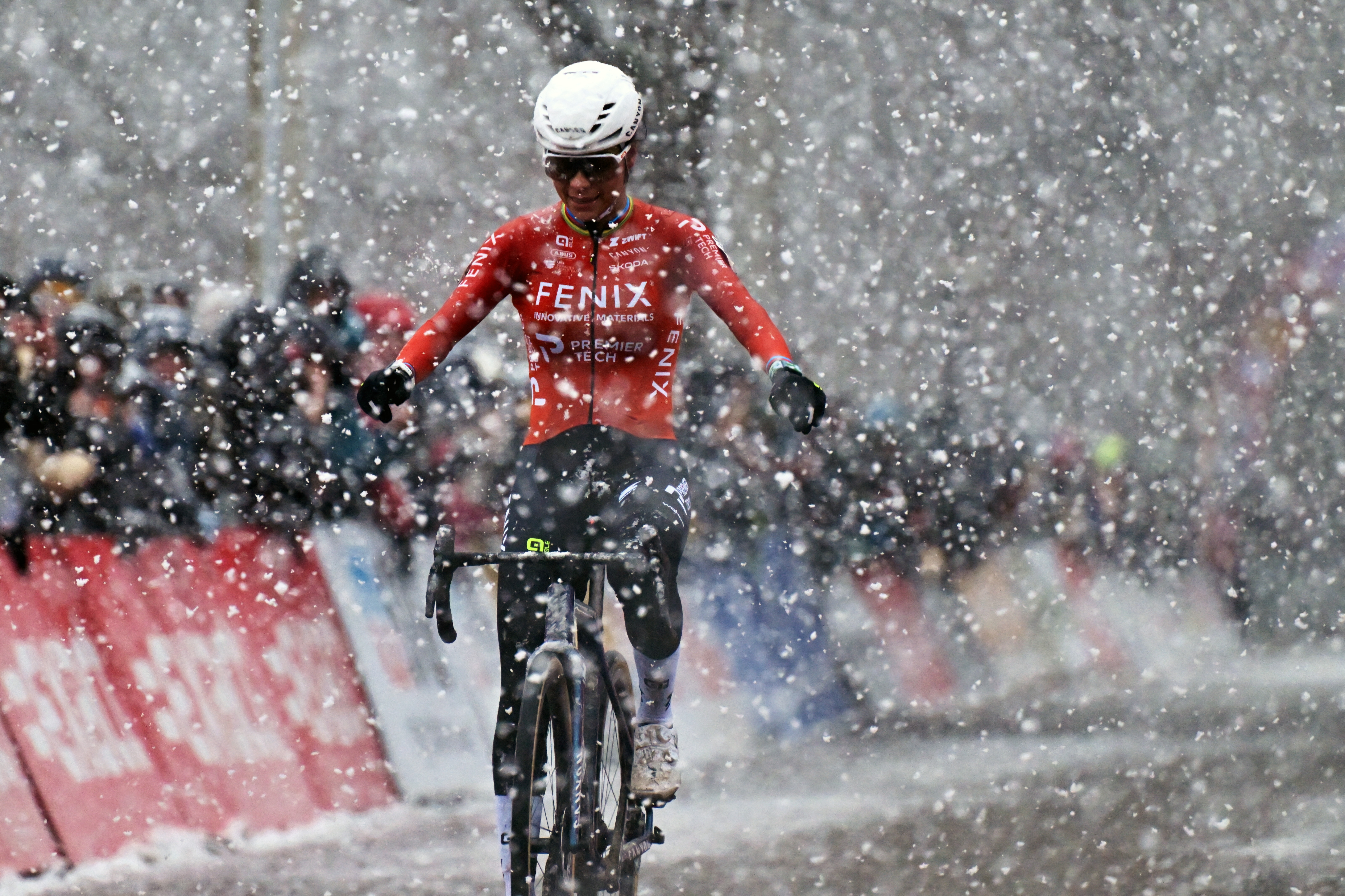 Dutch rider Ceylin Del Carmen Alvarado celebrates as she crosses the finish line to win the women's elite race of the Zilvermeercross cyclocross cycling event in Mol, stage 5/7 in the Exact Cross competition, on January 2, 2026. (Photo by LUC CLAESSEN / Belga / AFP via Getty Images) / Belgium OUT