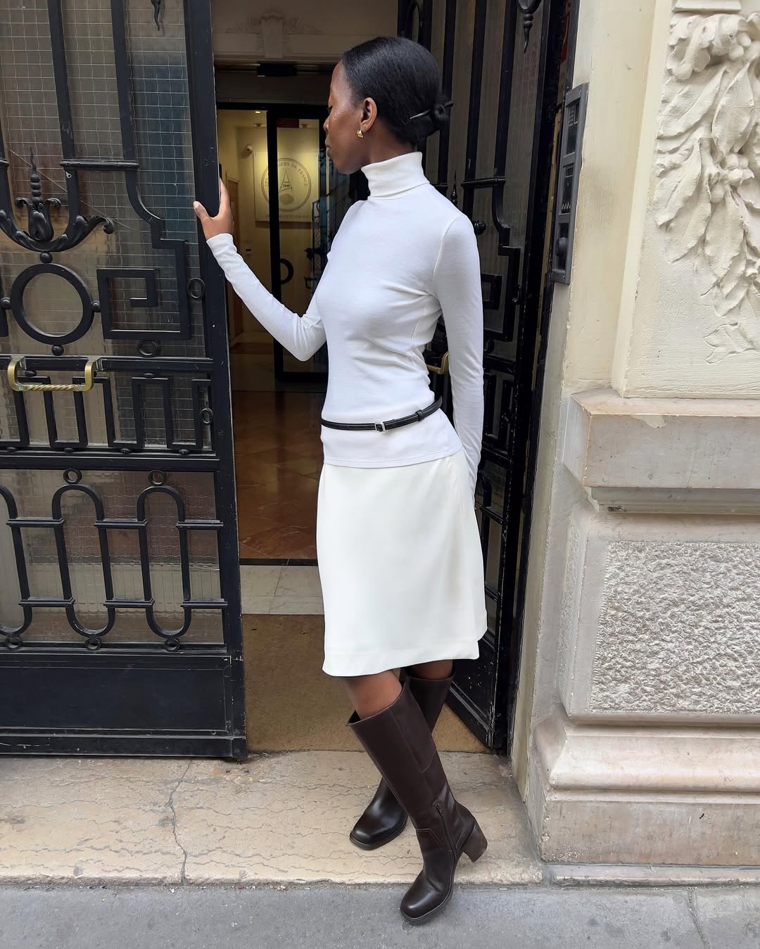 Elegant White Outfits for Winter 2026