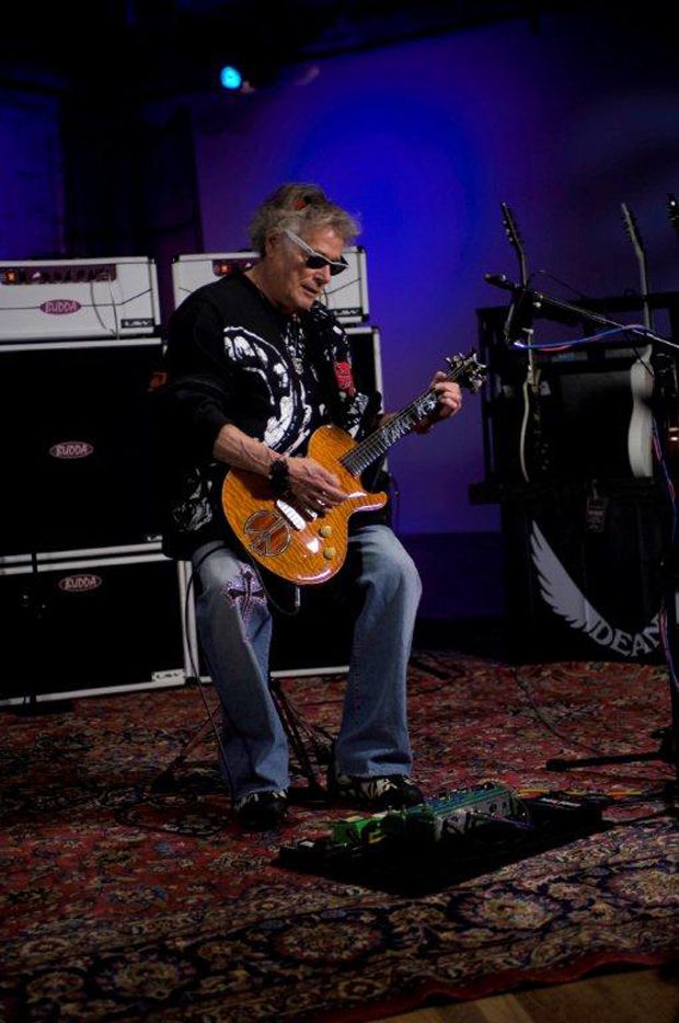 Leslie west. Лесли гитарист. Leslie West got Blooze. Лесли Уэст молодой. Iridium Jazz Club.