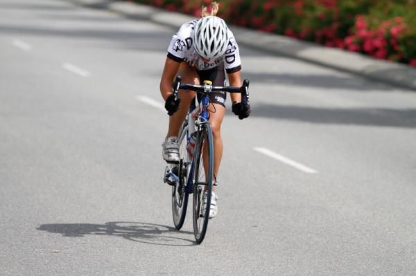 Jasmin Glaesser (Local Ride/Dr. Vie Superfoods) sprinting for the win.