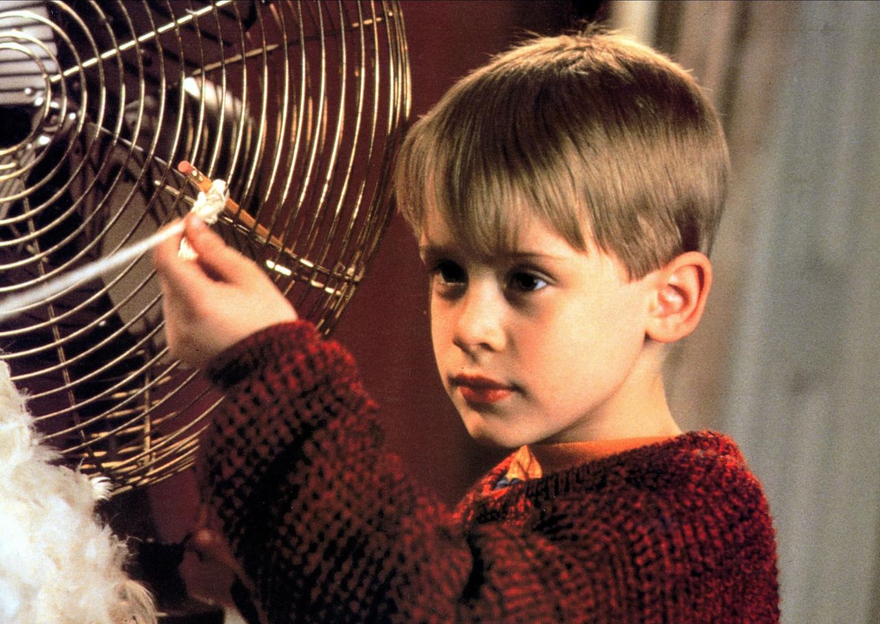 MACAULAY CULKIN, HOME ALONE, 1990, Christmas movie