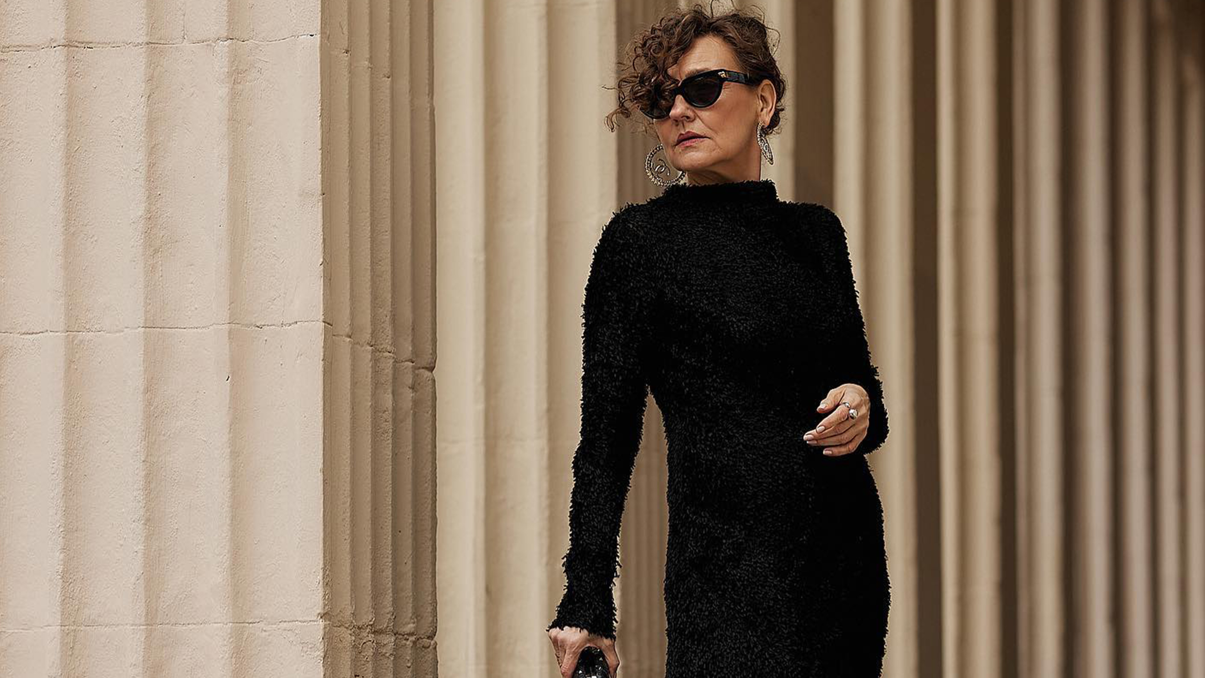 Renia Jaz wearing a black gala dress