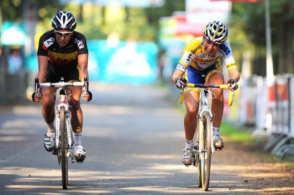 Sanne Cant and Sophie de Boer duel to the line