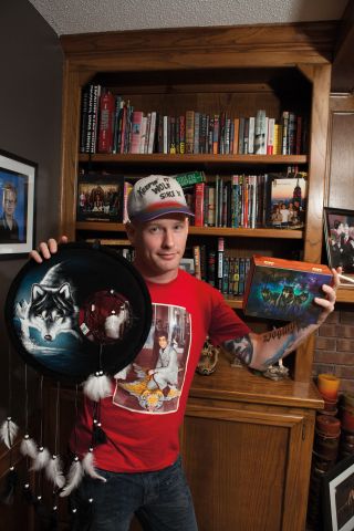Corey Taylor “keeping it wolf”. (And he can definitely keep that plate)