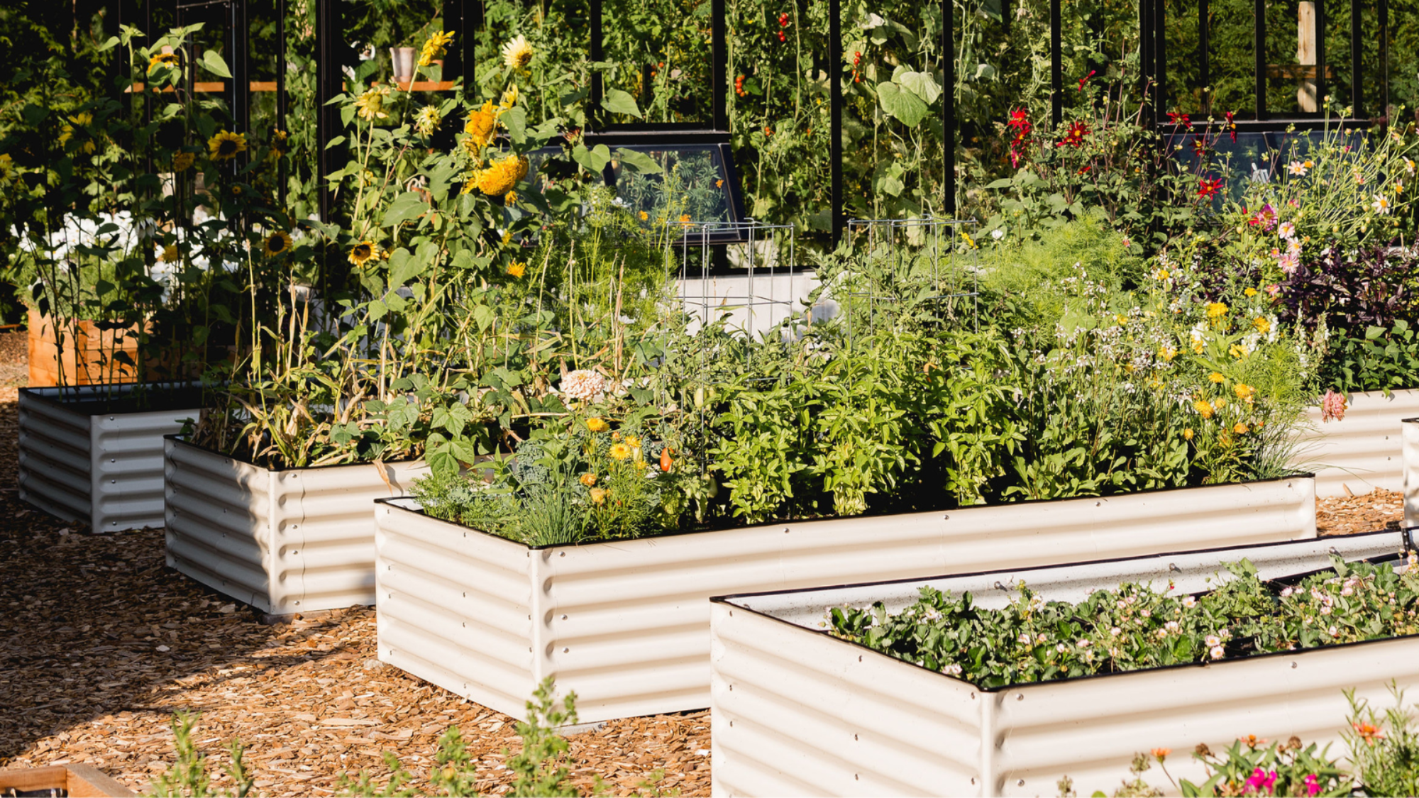 Raised garden bed