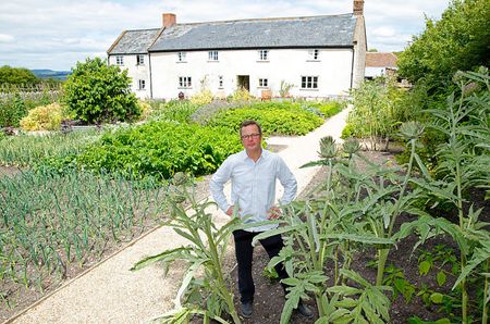 Hugh fearnley whittingstall, river cottage