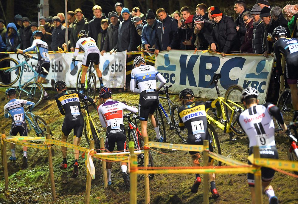 The men's field on the off-camber section at Diegem