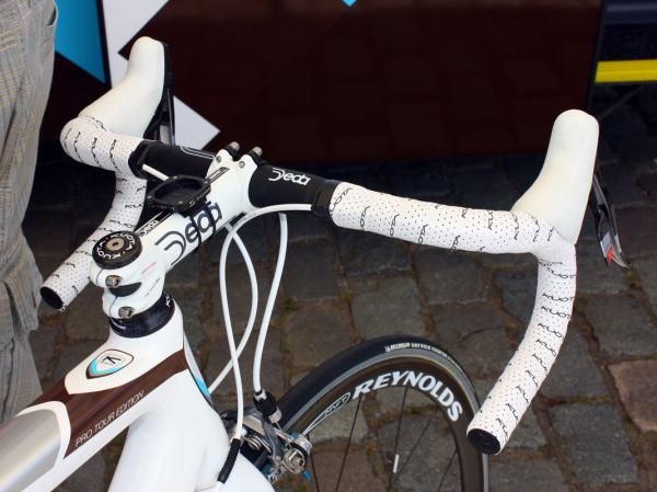 Ag2r-La Mondiale team riders grab hold of Deda bars.