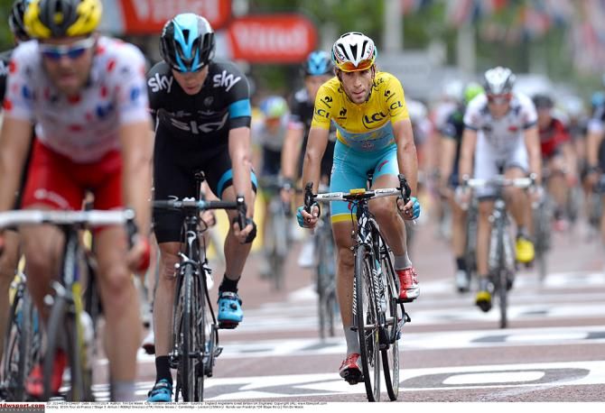 Vincenzo Nibali (Astana) survived to keep the yellow jersey