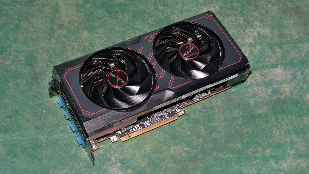 AMD Radeon RX 7600 XT Sapphire Pulse card photos and unboxing