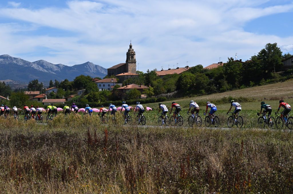 LAGUARDIA SPAIN AUGUST 23 A general view of the peloton competing during the 77th Tour of Spain 2022 Stage 4 a 1524km stage from VitoriaGasteiz to Laguardia 627m LaVuelta22 WorldTour on August 23 2022 in Laguardia Spain Photo by Justin SetterfieldGetty Images