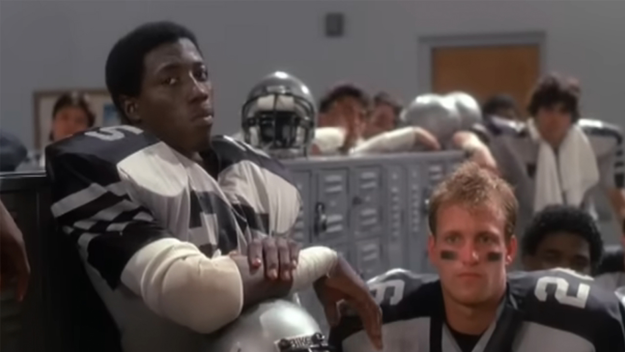 Wesley Snipes and Woody Harrelson in football uniforms in Wildcats