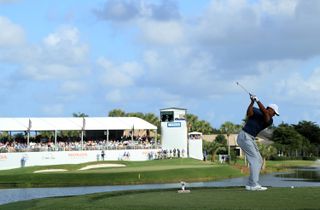 Tiger Woods tees off at the 2018 Honda Classic