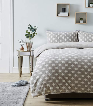 bedroom with cosy star bedding