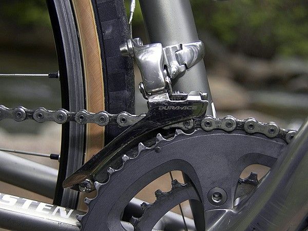 The Dura-Ace name is found on the front derailleur as well but the chain is a SRAM PC-1090R with hollow pins.
