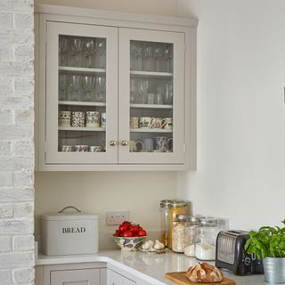 gey shaker kitchen with cabinet fruit bowl and pulse jar