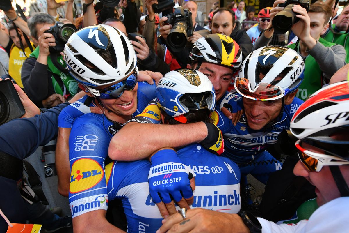 A big hug for Julian Alaphilippe