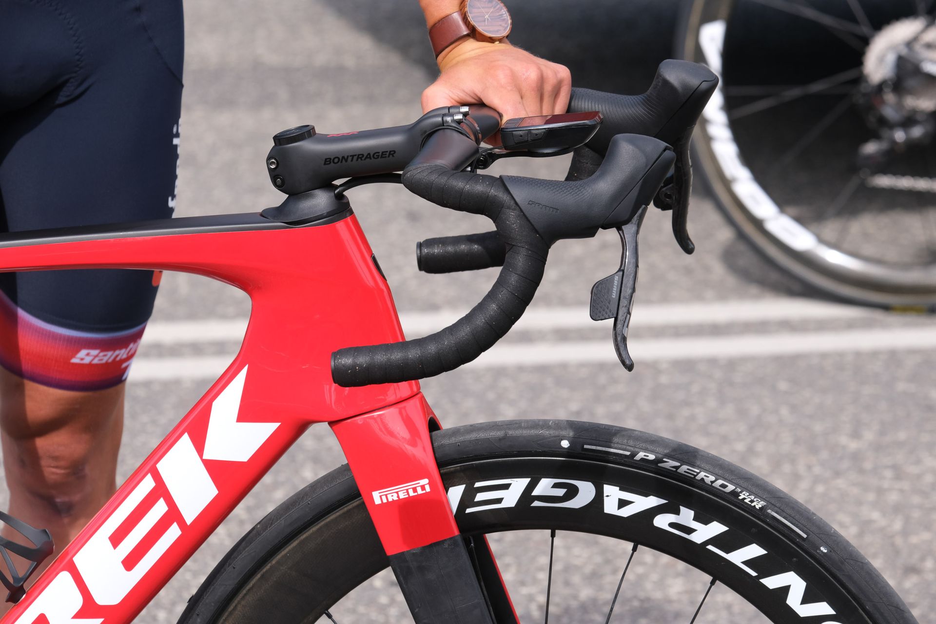 Cockpit du Trek Madon par Tom Scuggins