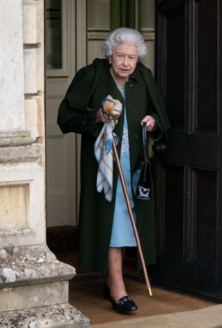 KING'S LYNN, ENGLAND - FEBRUARY 05: Queen Elizabeth II leaves Sandringham House after a reception with representatives from local community groups to celebrate the start of the Platinum Jubilee, on February 5, 2022 in King's Lynn, England. The Queen came to the throne 70 years ago this Sunday when, on February 6 1952, the ailing King George VI , who had lung cancer, died at Sandringham in the early hours. (Photo Joe Giddens - by WPA Pool/Getty Images)
