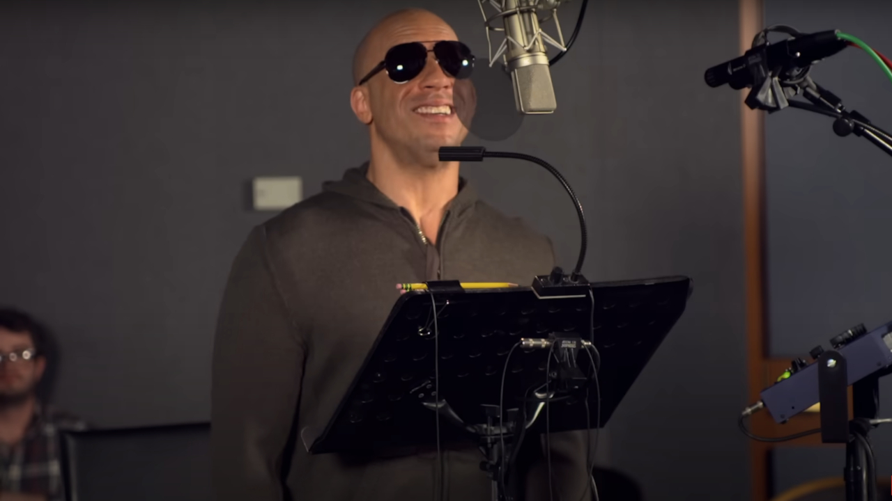 Vin Diesel trägt seine Sonnenbrille, während er im Studio für Guardians of the Galaxy aufnimmt.