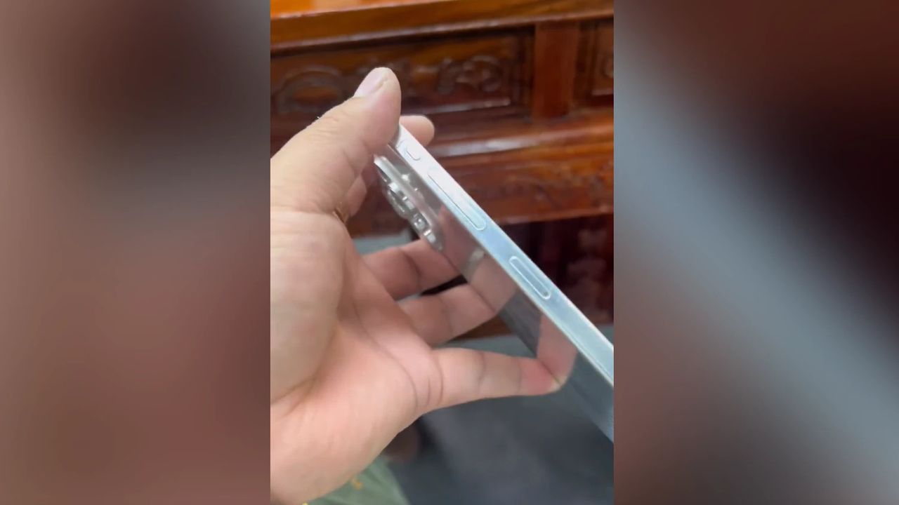 Leaked iPhone 15 Pro dummy