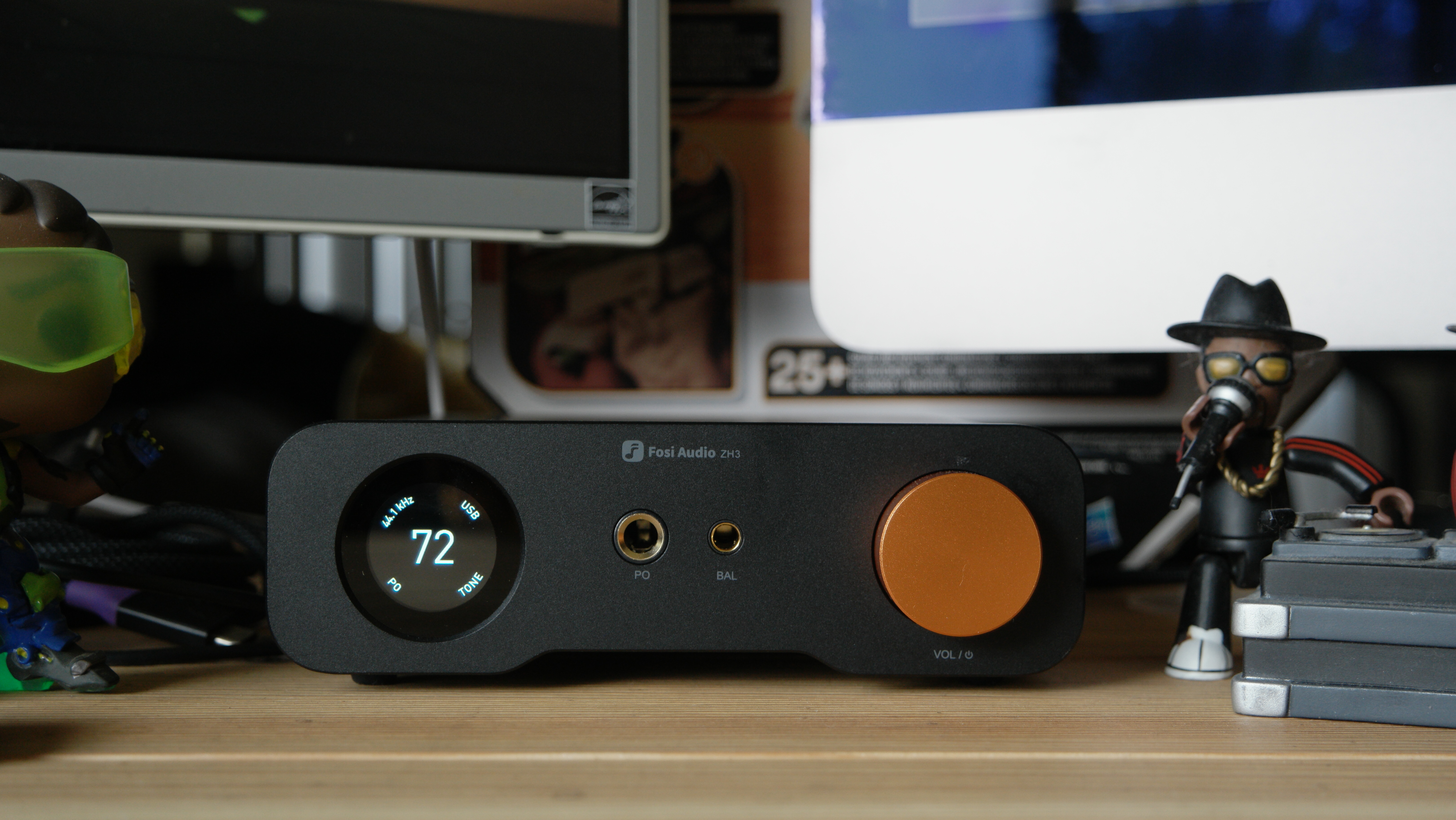 Fosi Audio ZH3 desktop DAC/Amp on a desk