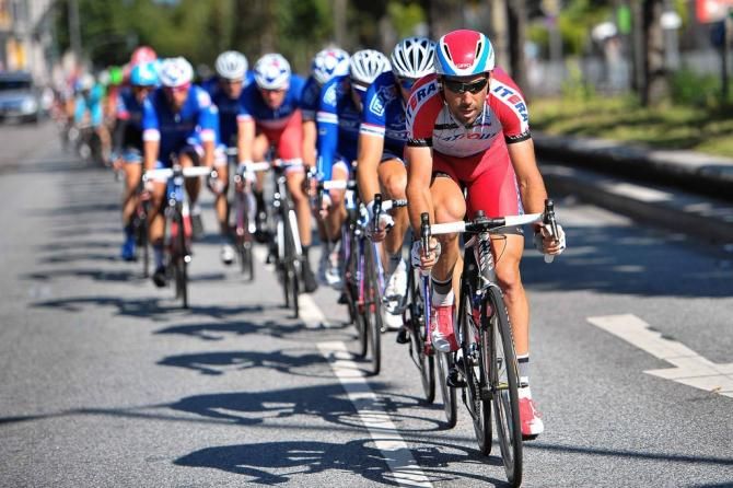 Vladimir Isaichev (Katusha) sets the tempo