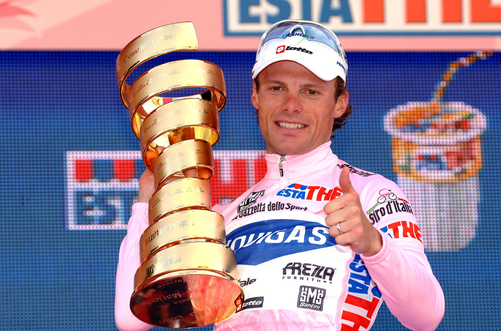Cycling: 90e Giro d'Italia / Stage 21
Podium / DI LUCA Danilo (Ita) Pink Jersey / Celebration Joie Vreugde / Cup Coupe Beker /
Vestone - Milano / Milaan (185 Km)
Tour Italy / Ronde van Italie / Rit Etape / UCI Pro Tour / (c)Tim De Waele