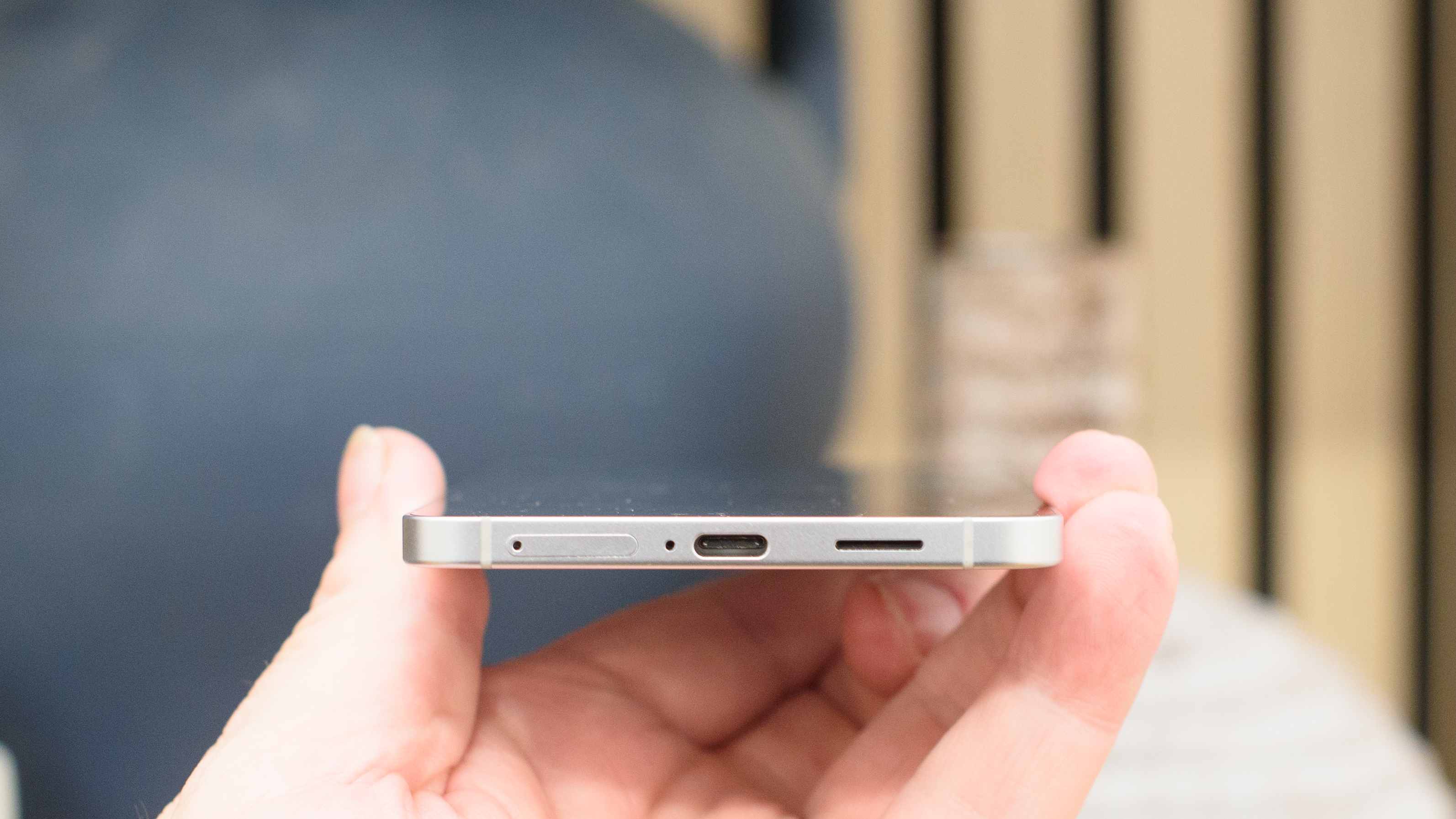 Samsung Galaxy S25 Edge in black, blue, and silver