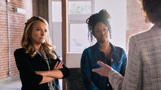 Becki Newton as Lorna Crane, Jazz Raycole as Izzy Letts in episode 208 of The Lincoln Lawyer