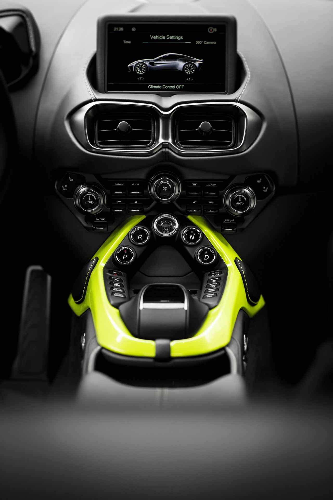 Aston Martin Vantage 18