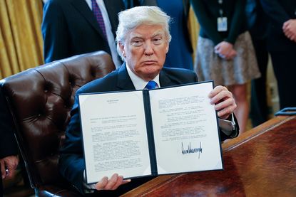 Donald Trump will sign executive orders on border wall