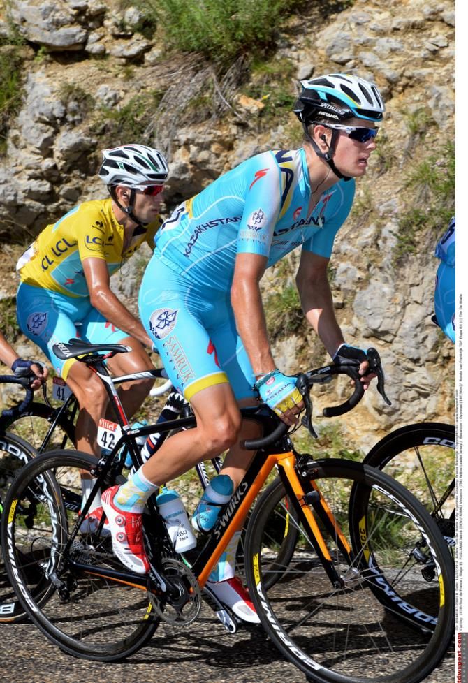 Jakob Fuglsang rides just ahead of Vincenzo Nibali who remains in yellow