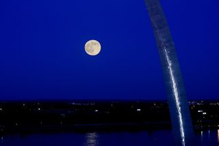 The nearly full Thunder Moon rises behind the St. Louis Arch on Saturday (July 8) at 8:25 p.m. CDT (0125 GMT on July 9).