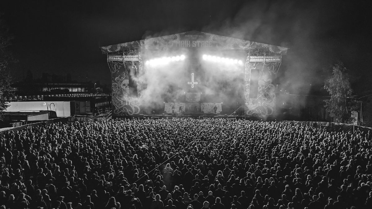 Mystic Festival crowd