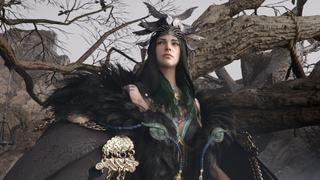 Hexie Marie, a villain in Crimson Desert, stands regally amongst her crow-like plumage.