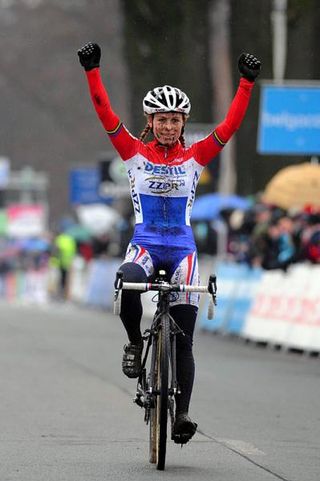 Elite women - Van Den Brand wins at Loenhout