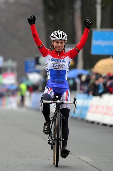 Dutch champion Daphny Van Den Brand (ZZPR.nl-Destil-Merida) celebrates her victory.