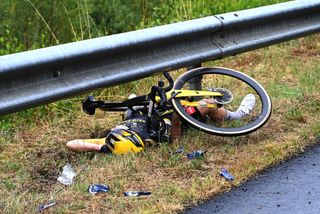MAURIAC FRANCE JULY 24 EDITORS NOTE Image depicts graphic content Eva Van Agt of The Netherlands and Team JumboVisma crashes during the 2nd Tour de France Femmes 2023 Stage 2 a 1517km stage from ClermontFerrand to Mauriac UCIWWT on July 24 2023 in Mauriac France Photo by Tim de WaeleGetty Images