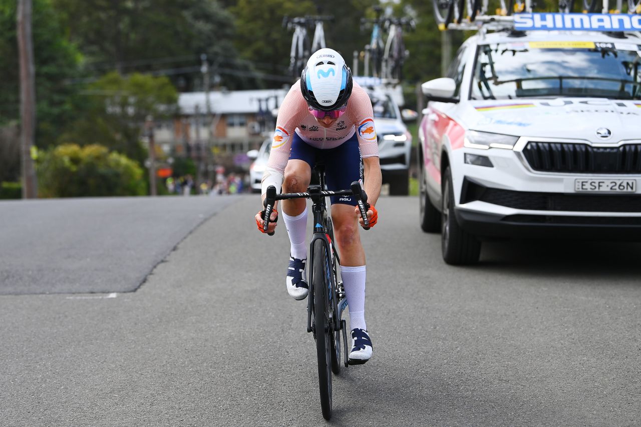 Annemiek van Vleuten wearing long socks at the 2022 World Championships