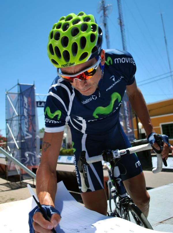 Mauricio Soler signs in