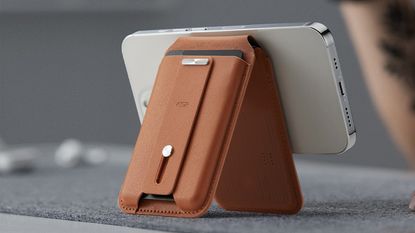 ESR Geo Wallet stand for iPhone 14