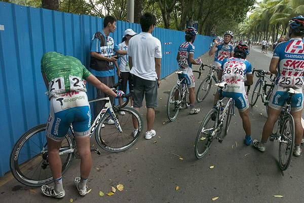 The peloton on a small rise during the 163km fourth stage from Wenchang to Hainan's capital of Haikou.