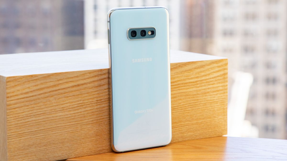 Samsung Galaxy S10e Review Techradar 3954