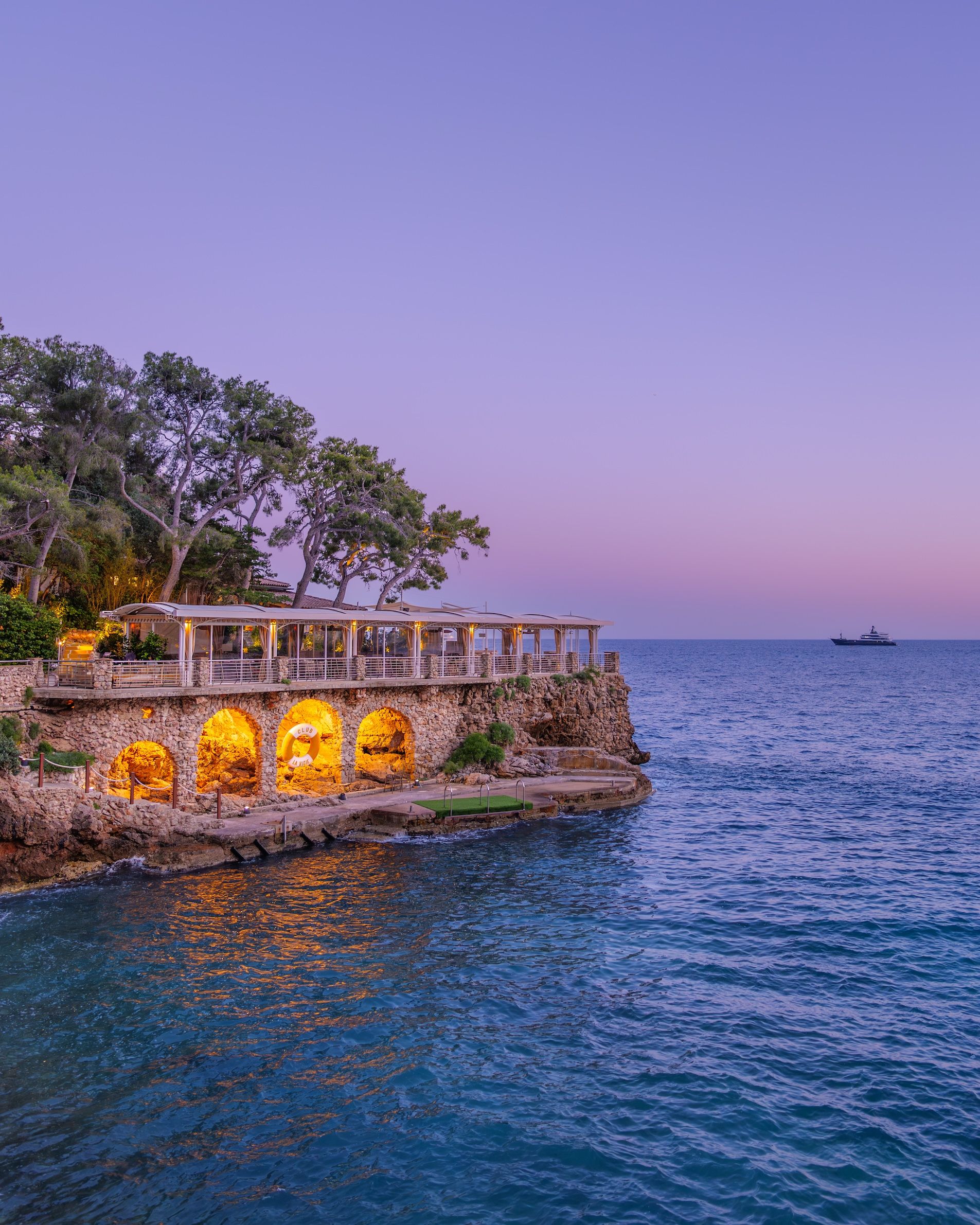 A restaurant overlooking the coast in Monaco 