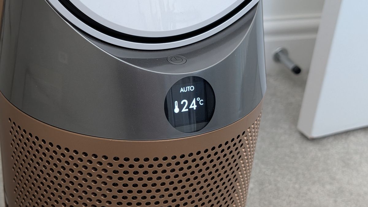 A closeup of the screen on the Dyson Find+Follow Purifier Cool showing that it's in auto mode and set to cool to 24 degrees.
